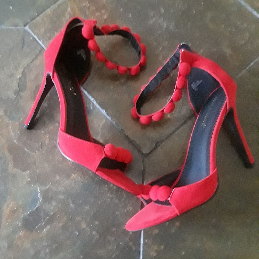 Shoes - Picture 2 of 7